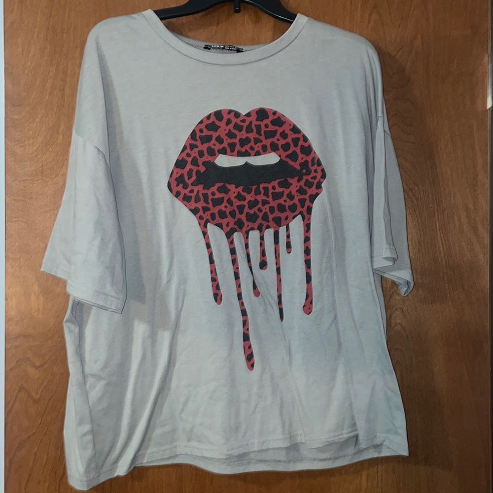 Oversized graphic tee